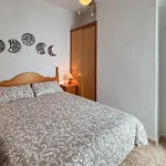 Lägenhet Three Bedroom Cozy In