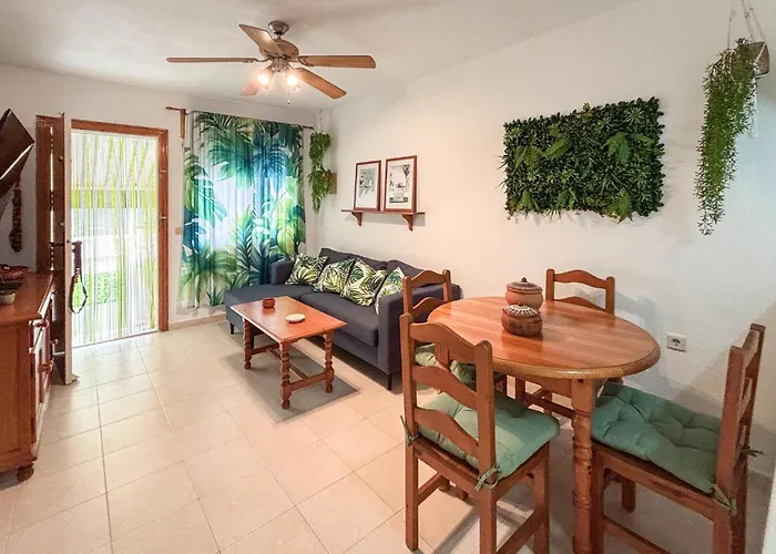 Three Bedroom Cozy In