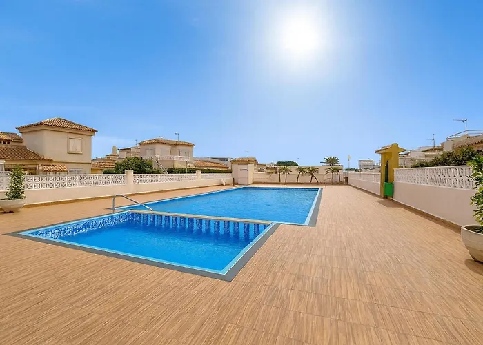 Three Bedroom Cozy In