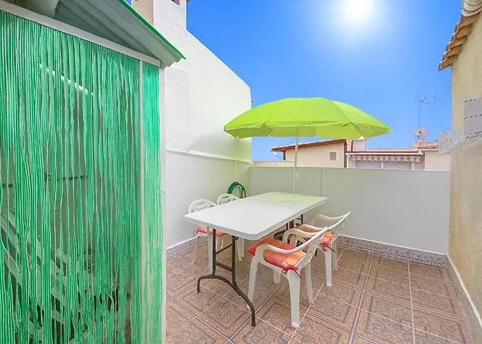 Three Bedroom Cozy In Apartment *