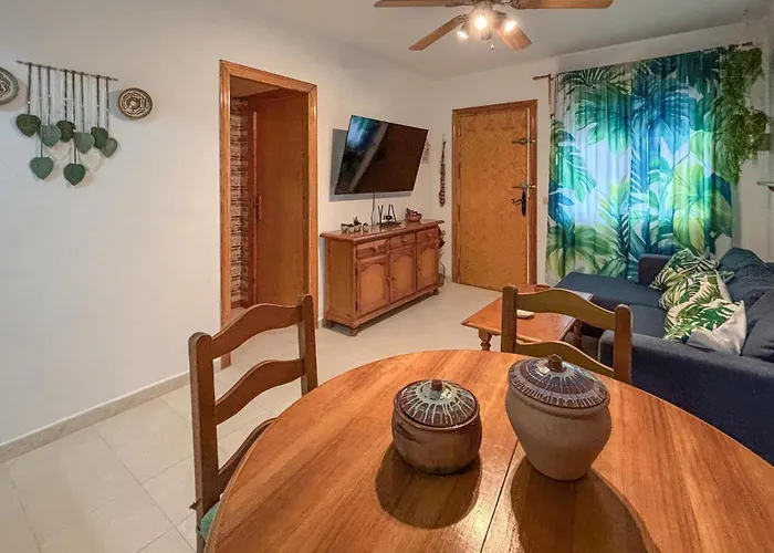 Three Bedroom Cozy In Torrevieja