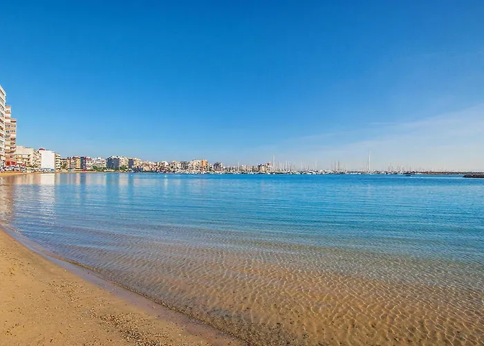 Three Bedroom Cozy In Apartment Torrevieja