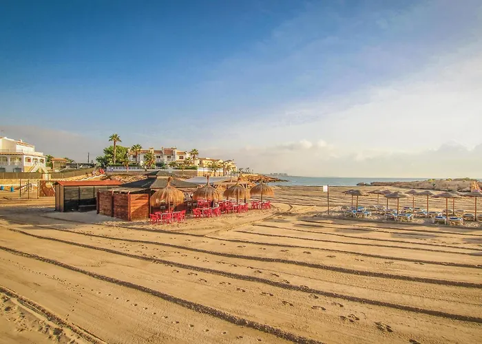 Three Bedroom Cozy In Apartment Torrevieja